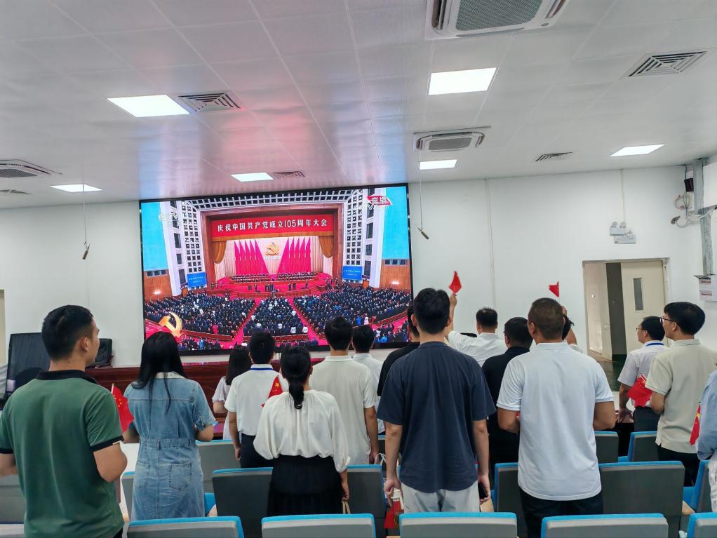 中共广西工贸高级技工学校委员会组织集中收听收看庆祝中国共产党成立105周年大会