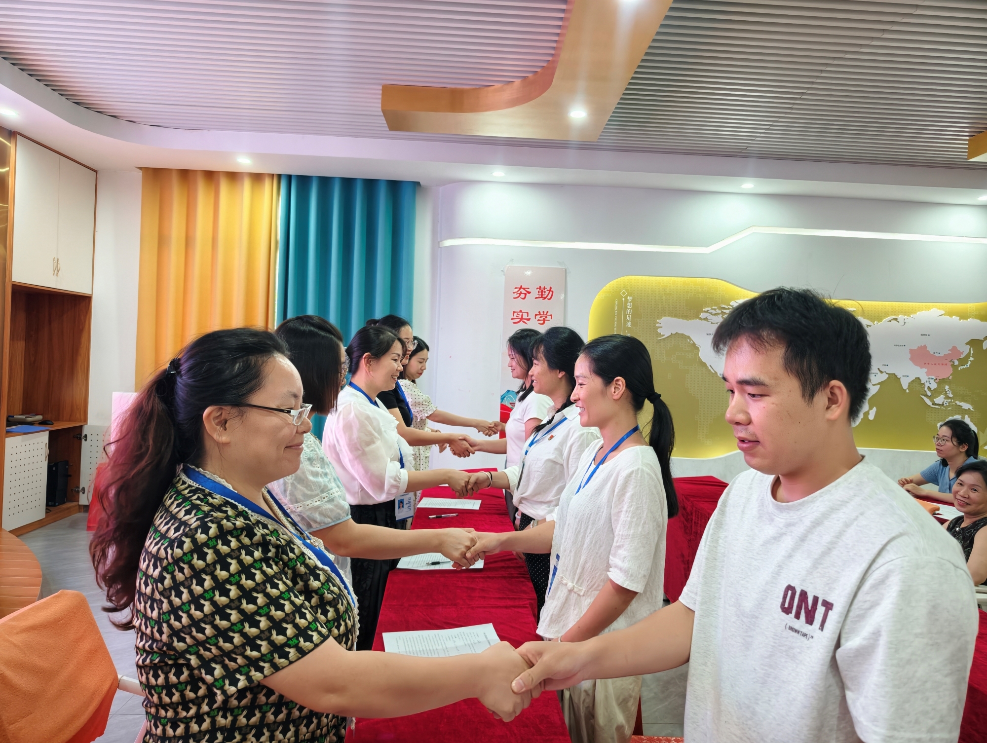 青蓝携手 匠心传承 ——我校2026年“青蓝工程”师徒结对签约仪式圆满举行
